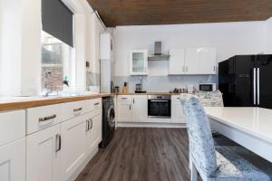 N View-4 Bdrm 7 Beds 2 Bath Great Contractor Stay