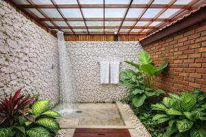 Inyoni Toucan Villa - 3BR Private Center Seminyak