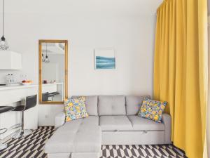 Wola Business Panorama Apartment by Solarento