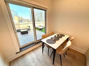 Skyline Balcony - Luxury and Cozy Center City 1BRApt