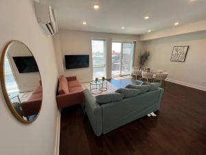 Private Balcony - Gorgeous Center City Bilevel Apt