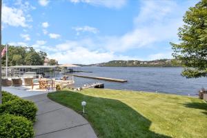 Lakeside LuxEVERY Luxury Awaits