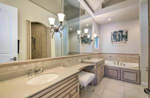 Lakeside Luxury with Breathtaking Views