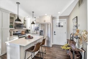 The Kelleys Lakefront Escape LOTO