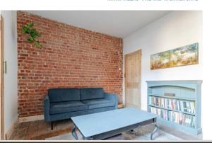 Central Norwich Room - 5-Min Walk to Station - Near Stadium - Character Home with Courtyard Garden