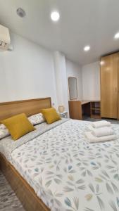 Your home in Alicante near Postiguet Beach!