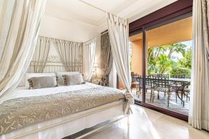 A 600m de la playa Los Monteros Jardín privado
