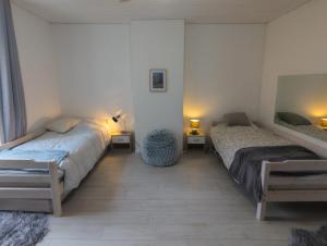 à 5mn de la réserve Africaine, charmante maison de village avec patio
