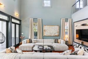 Designer Home on Magazine Pool and Spa