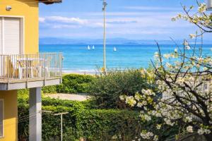 Al Mare residence