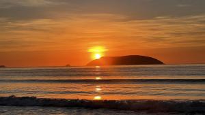 loft p casal ou família, piscina, 5 min da praia