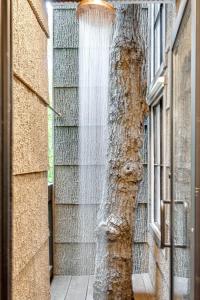 Treetop Hideaways: Dogwood Treehouse in Chattanooga