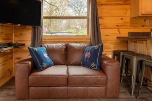 Maggie Cabin Enjoy Nature From A Forest Hot Tub