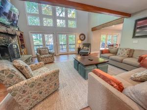 New: Lakefront Luxury Home with Private Indoor Heated Pool