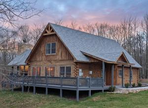 Sundance Summit: A 4 BR retreat in a Ski-inSki-out Community near Wisp
