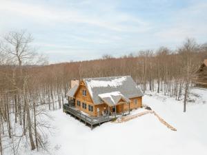 Sundance Summit: A 4 BR retreat in a Ski-inSki-out Community near Wisp
