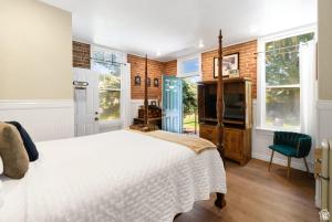 Monroe Inn