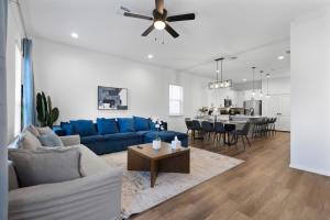 4BR Houston Home Sleeps 10 Near Downtown