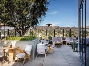 Hollywood Luxury High-Rise Rooftop Pool City Views