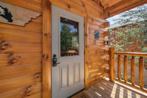 Summer Retreat in Sevierville IndoorPool, HotTub