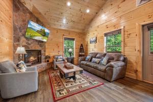 Summer Retreat in Sevierville IndoorPool, HotTub