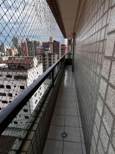Tupi , 2 dorm 2 quadras da Praia- 6 Hospedes- Wi Fi- Sacada -2 TVS