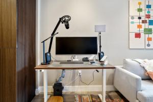 WeHo 1 BR w Work Setup by Anyplace - 11297