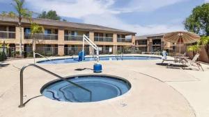 Tolleson Studio Retreat Cozy Stay for 2