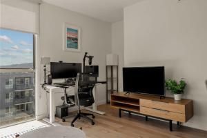 WeHo 1 BR w Work Setup by Anyplace - 11702
