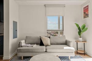 WeHo 1 BR w Work Setup by Anyplace - 11702