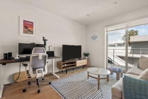 WeHo 1 BR w Work Setup by Anyplace - 11698