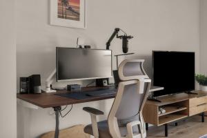 WeHo 1 BR w Work Setup by Anyplace - 11698