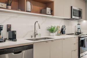 WeHo 1 BR w Work Setup by Anyplace - 11698