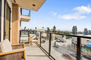 WeHo 1 BR w Work Setup by Anyplace - 11744