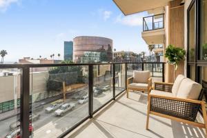 WeHo 1 BR w Work Setup by Anyplace - 11744