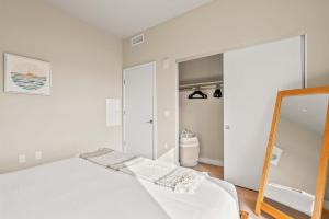 WeHo 1 BR w Work Setup by Anyplace - 11744