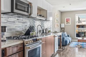 WeHo Junior 1 BR w Work Setup by Anyplace - 11762