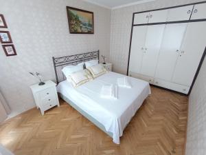 Regal Apartment perfect center