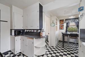 Serendipity Cottage just blocks from Clark College