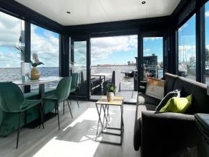 Unique Houseboat on Uitgeester Lake