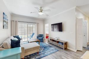 Creekwood - 200 Pebble Dr #205