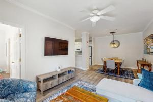 Creekwood - 200 Pebble Dr #205