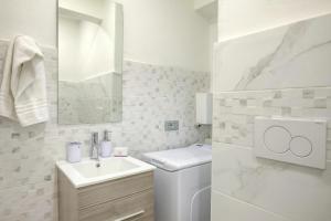 Patty Apartment in Laveno Center & Walk-to-Lake - Happy Rentals