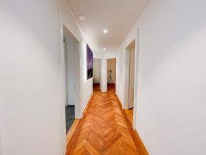 West Center 4 Bed Free Parking WiFi