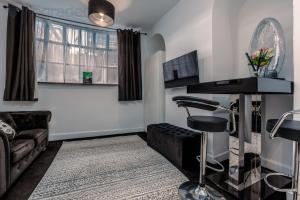City Centre Retreat with Private Entrance