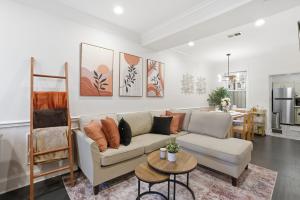 ENTIRE TOWNHOUSE 3 bedroom, 3 bathroom, Private Parking, Near US Capitol and Metro, Sleeps 6