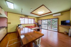 マイカーリン3 - MYKARIN 3-stay in a private 1,400-square-foot villa by the imperial palace for up to 14 guests, featuring a roofed bbq deck for forest bathing in any weather