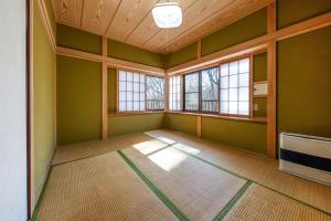 マイカーリン3 - MYKARIN 3-stay in a private 1,400-square-foot villa by the imperial palace for up to 14 guests, featuring a roofed bbq deck for forest bathing in any weather