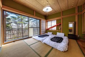 マイカーリン3 - MYKARIN 3-stay in a private 1,400-square-foot villa by the imperial palace for up to 14 guests, featuring a roofed bbq deck for forest bathing in any weather
