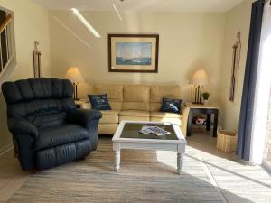 Easy Walk to the Beach with King Bed, Pool, and Bikes